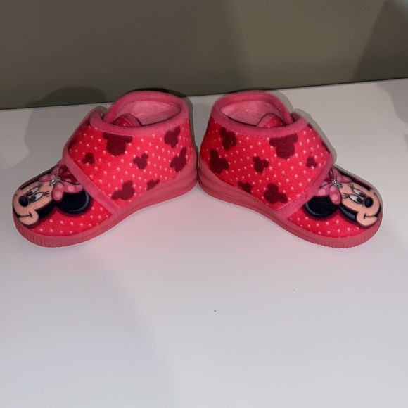 Minnie Mouse fuschia slippers - Picture 3 of 5